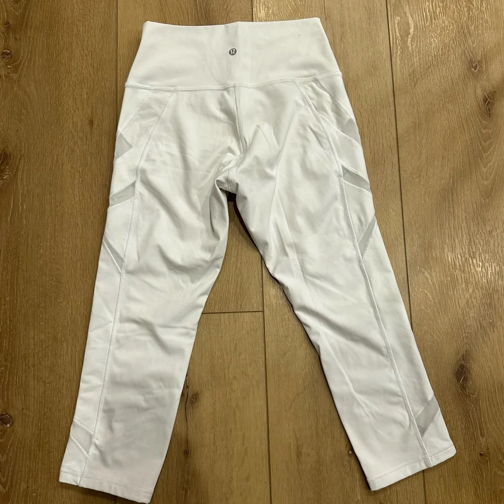 White cropped lululemon size 8 leggings - Picture 2 of 3